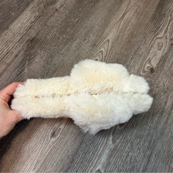 White BSS x KGMTL Fuzzy Slippers - Picture 9 of 12